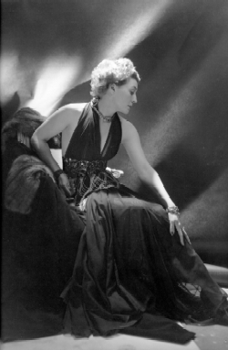  International socialite Mona Bismarck, photographed by Cecil Beaton, date unknown. Filson photography Collection